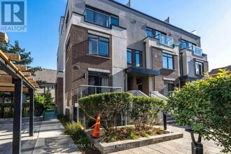 3062 Sixth Line in Oakville, ON - Building Photo - Building Photo