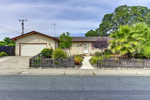 1703 Russell Way in Roseville, CA - Building Photo
