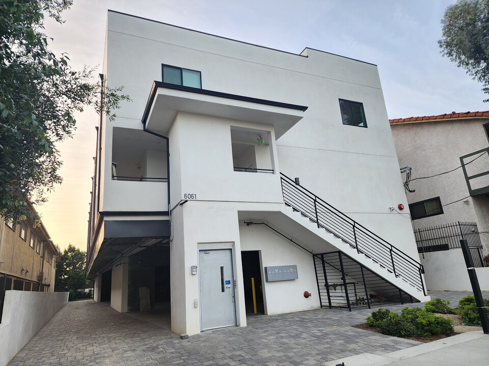 6061 Fulton Ave, Unit 1 in Van Nuys, CA - Building Photo