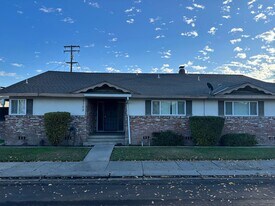 2102 College Ave in Modesto, CA - Building Photo