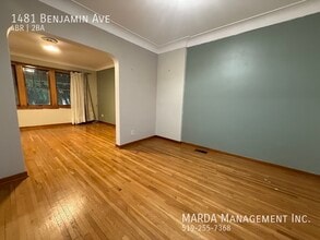 1481 Benjamin Ave in Windsor, ON - Building Photo - Building Photo