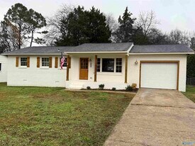 1002 Parcus Rd SE in Huntsville, AL - Building Photo