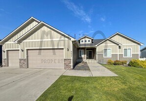 8607 N Upper Mayes Ln in Spokane, WA - Building Photo