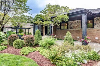 1399 Elaine Trail in Mississauga, ON - Building Photo - Building Photo