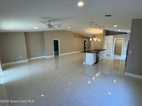 1370 Berryhill Dr in Melbourne, FL - Foto de edificio - Building Photo