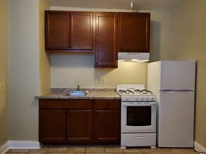 1927 E Hillcrest Ave, Unit 3 in Milwaukee, WI - Foto de edificio - Building Photo