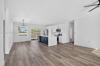 710 Bedford Point Ave in Lehigh Acres, FL - Building Photo - Building Photo