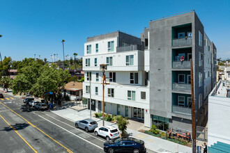 Ambrose Apartments in Echo Park, CA - Foto de edificio - Building Photo