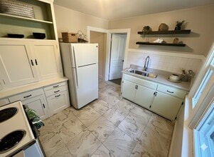 3374 S Indiana Ave, Unit 3374A in Milwaukee, WI - Building Photo - Building Photo