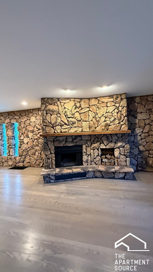6614 N Northwest Hwy in Chicago, IL - Building Photo - Building Photo