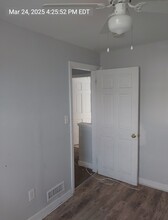 2713 Round Rd in Baltimore, MD - Foto de edificio - Building Photo