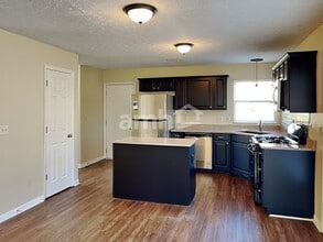 12478 Thoroughbred Dr in Pickerington, OH - Foto de edificio - Building Photo