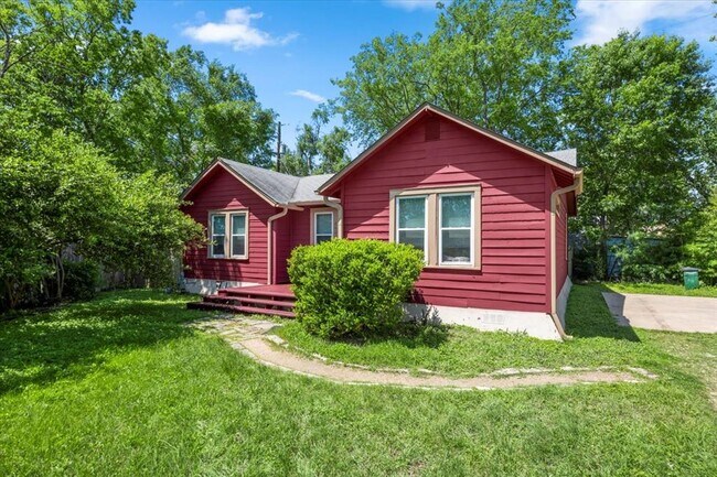 2804 Breeze Terrace in Austin, TX - Building Photo - Building Photo