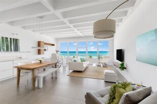 4925 Collins Ave in Miami, FL - Building Photo
