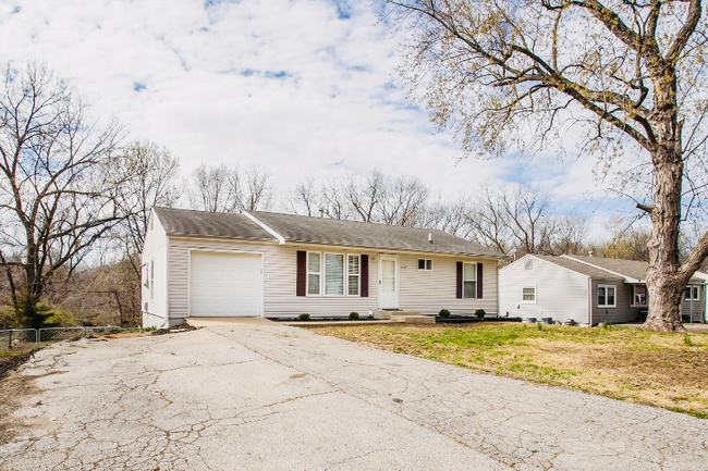 6327 Rowland Ave in Kansas City, KS - Building Photo - Building Photo