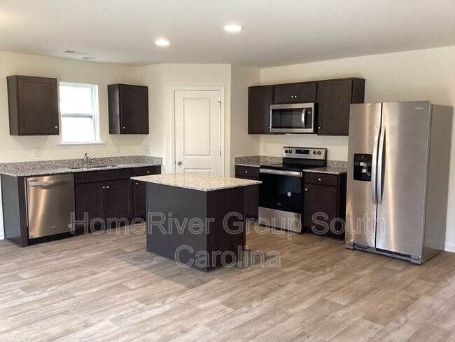240 Wahoo Cir in Irmo, SC - Foto de edificio - Building Photo