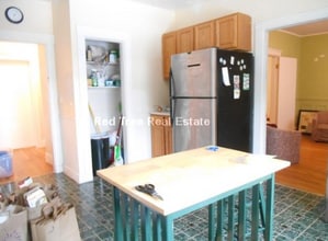 42 Orchard Rd, Unit 40 #2 in Brookline, MA - Building Photo - Building Photo