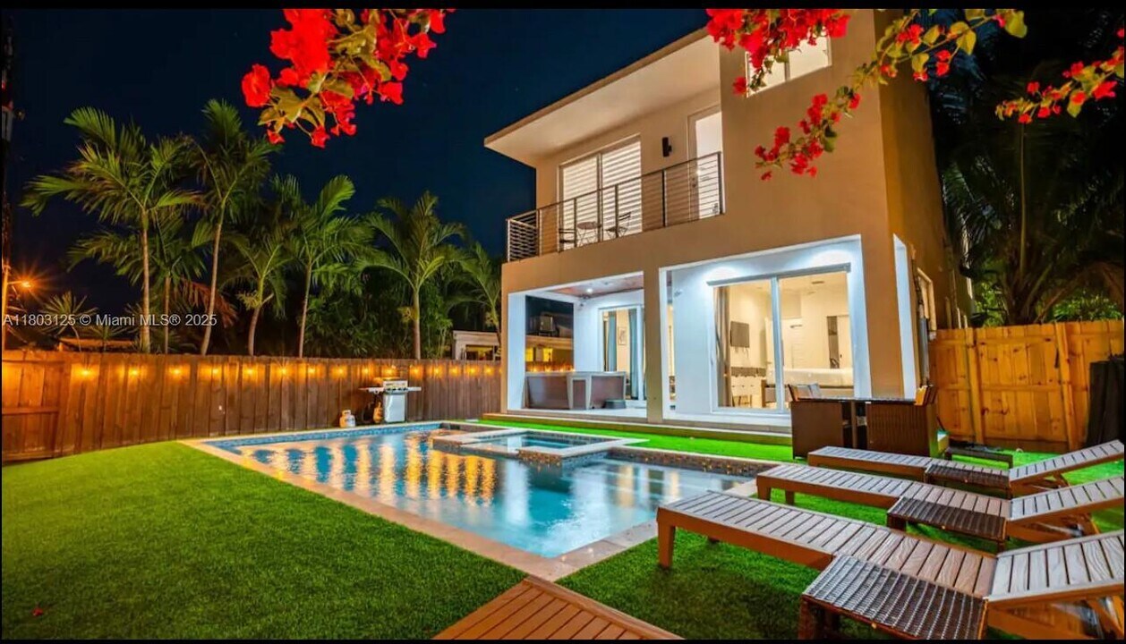 1547 Jackson St in Hollywood, FL - Foto de edificio