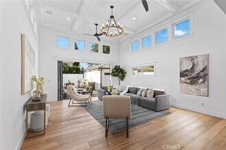 12947 La Maida St in Los Angeles, CA - Foto de edificio - Building Photo