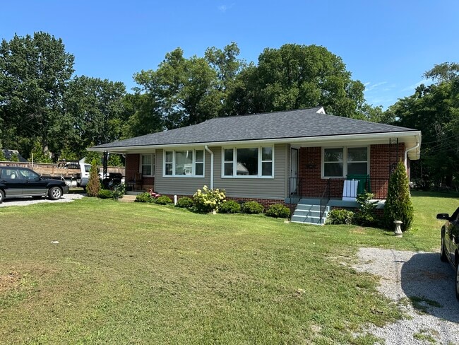 property at 611 Pennsylvania Anx