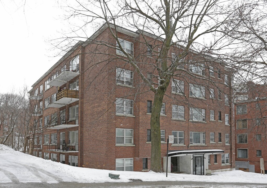 Le Crestview in Montréal, QC - Building Photo