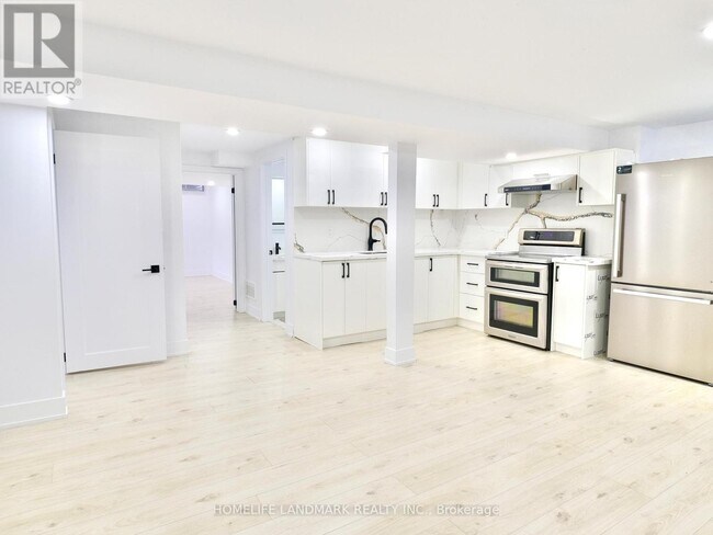 19 Rice Dr in Whitby, ON - Building Photo - Building Photo