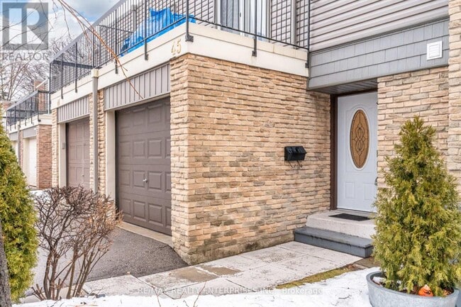 2315 Bromsgrove Rd in Mississauga, ON - Building Photo - Building Photo