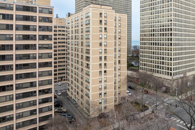 The Chippewa in Chicago, IL - Building Photo - Building Photo