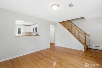 372 Seneca Ave in Middlesex, NJ - Building Photo - Building Photo