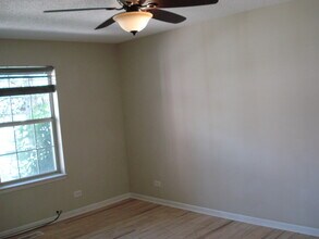 906 W Happfield Dr in Arlington Heights, IL - Building Photo - Building Photo