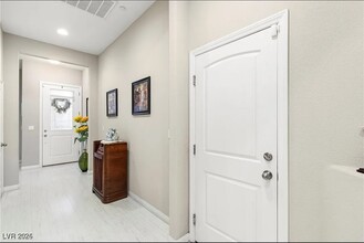 675 Tremaine Ct in Henderson, NV - Building Photo - Building Photo