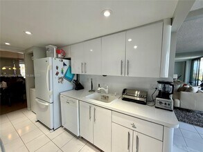 290 174th St in Sunny Isles Beach, FL - Building Photo - Building Photo