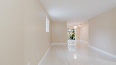 3760 N Jog Rd in West Palm Beach, FL - Building Photo - Building Photo