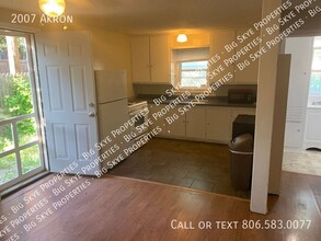 2007 Akron Ave in Lubbock, TX - Building Photo - Building Photo
