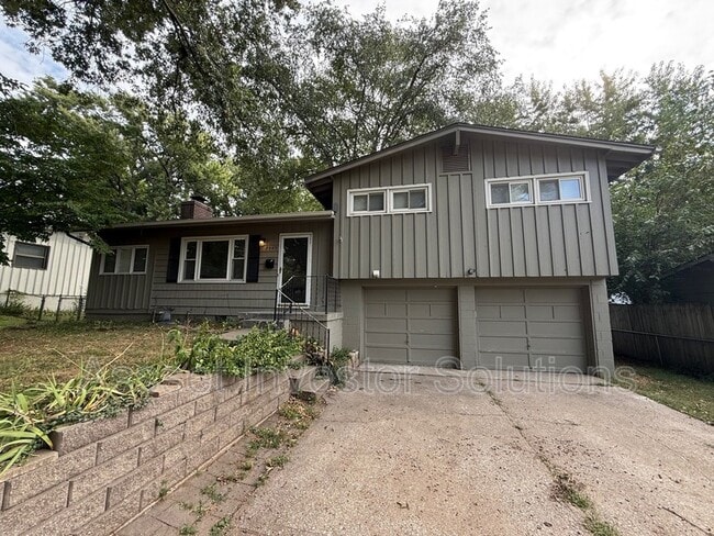 7945 Falmouth St in Prairie Village, KS - Building Photo - Building Photo