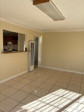 12331 Alpine Ave, Unit B in Lynwood, CA - Foto de edificio - Building Photo