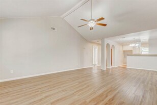 15531 Edenvale St in Friendswood, TX - Building Photo