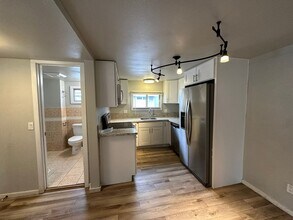 1010 E 8th St in The Dalles, OR - Building Photo - Building Photo