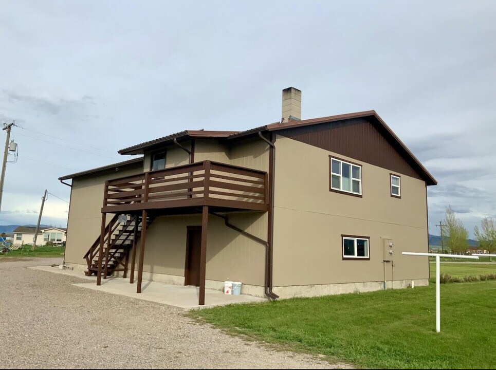 2110 MT-91 in Dillon, MT - Building Photo