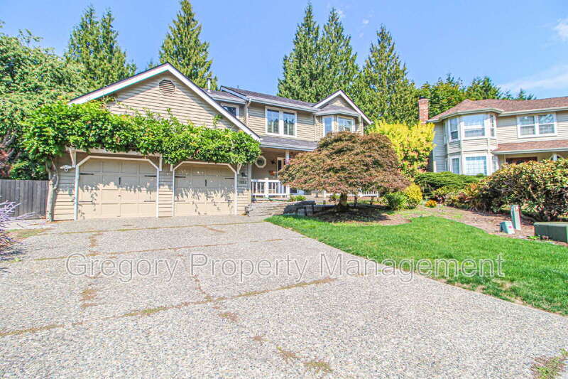 14153 176th Ave NE in Redmond, WA - Building Photo