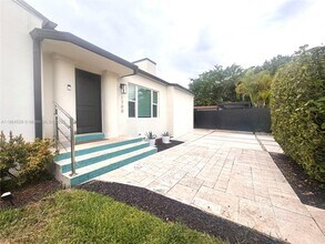 1700 SW 16th Ter in Miami, FL - Building Photo - Building Photo