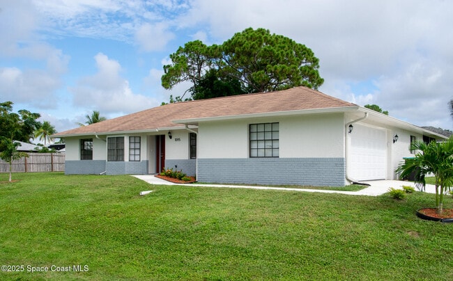 1095 Lynbrook St NW in Palm Bay, FL - Building Photo - Building Photo