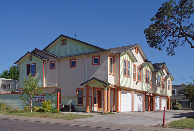 367 Mobley Ave in Sacramento, CA - Foto de edificio - Building Photo