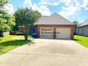 623 Chambord Dr in Brandon, MS - Building Photo - Building Photo