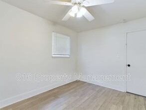 15411 Barat Ave in Grandview, MO - Building Photo - Building Photo