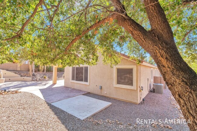 2535 E Petroglyph Ln in Oro Valley, AZ - Building Photo - Building Photo