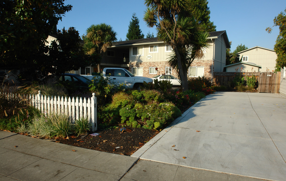 842 N Rengstorff Ave in Mountain View, CA - Building Photo