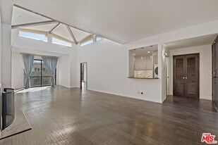 2175 S Beverly Glen Blvd in Los Angeles, CA - Building Photo