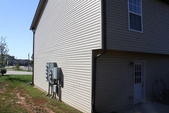 525 Patriot Park Ct in Clarksville, TN - Foto de edificio - Other