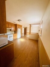 20 Crest Dr in Cromwell, CT - Building Photo - Building Photo